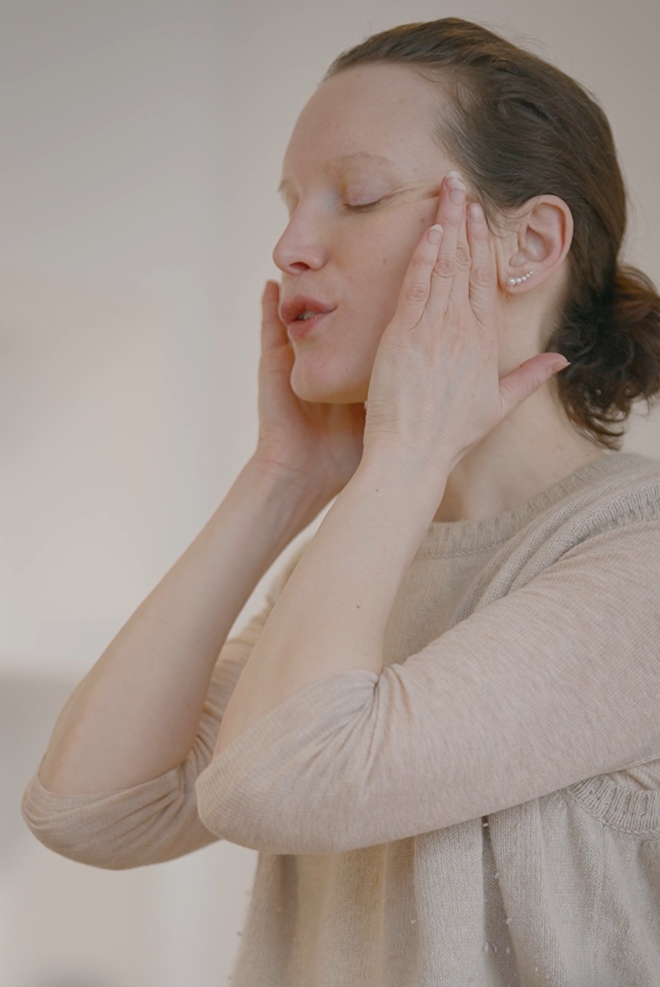 « Écoute ta peau » : pourquoi l'écoute est le premier geste de beauté